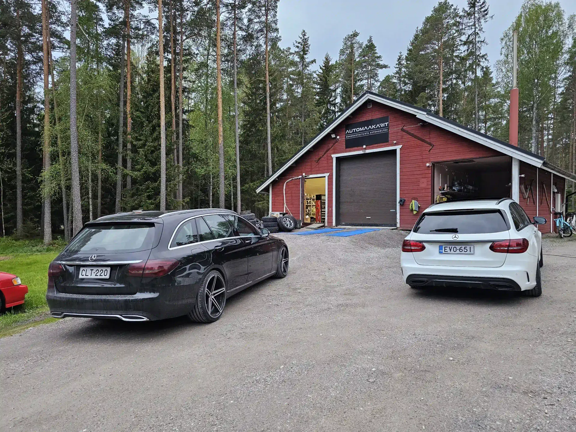 Automaakarit - ammattitaitoinen autopesu- ja korjauspalvelu